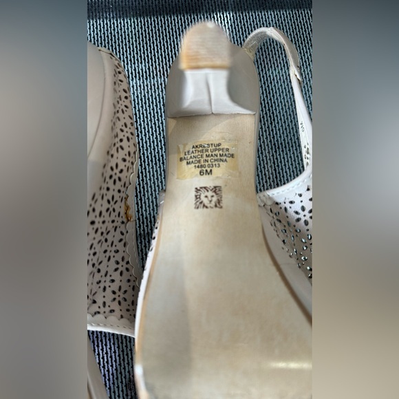 Anne Klein Cream Sling Back Peep-Toe Pumps size 6 - Picture 6 of 10